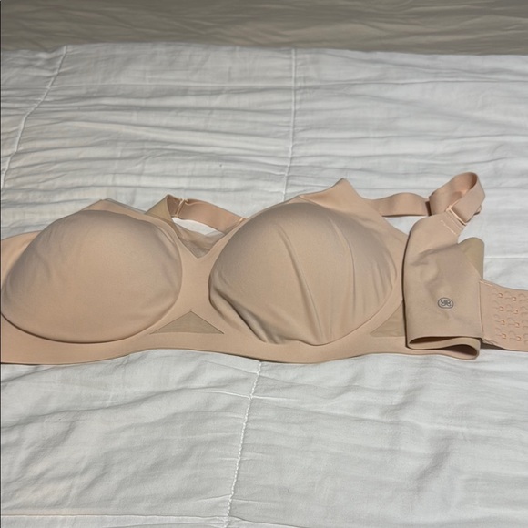Seamless Tan Bra - Picture 1 of 3